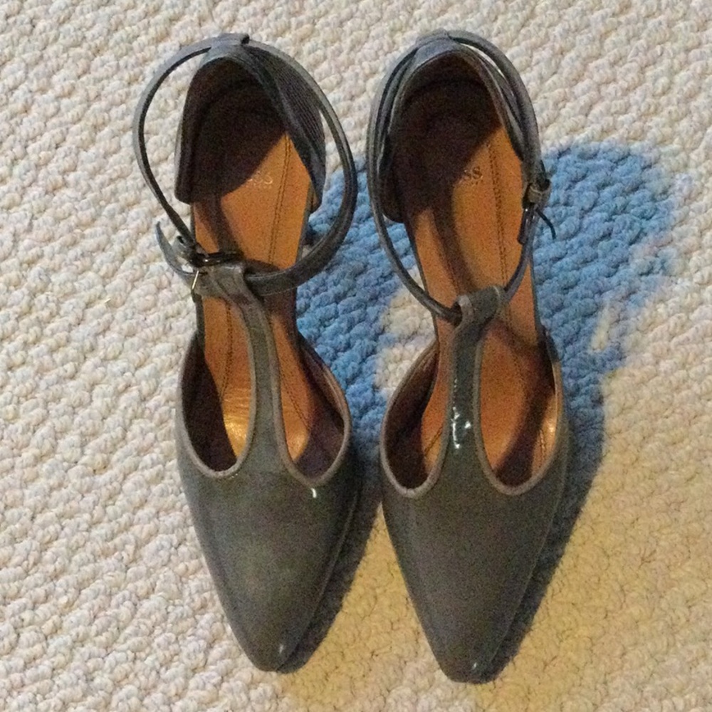 Hugo Boss leather heels European size 39